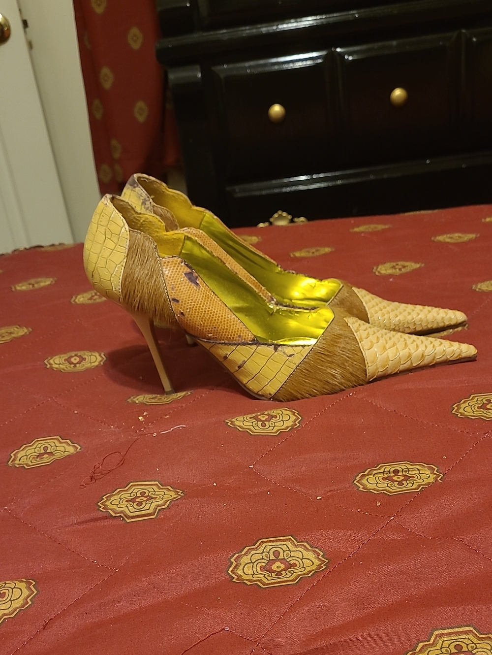 Stylish Two-Tone Pointed Toe Women's Heels - Brown & Cream - Picture 2 of 7